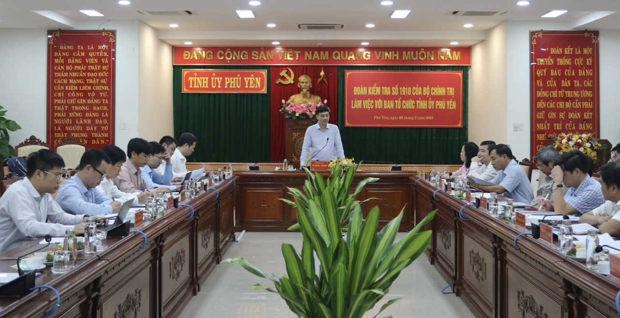 Politburo Inspection Delegation working in Phu Yen