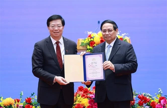 PM receives Honorary Professor title of Tsinghua University