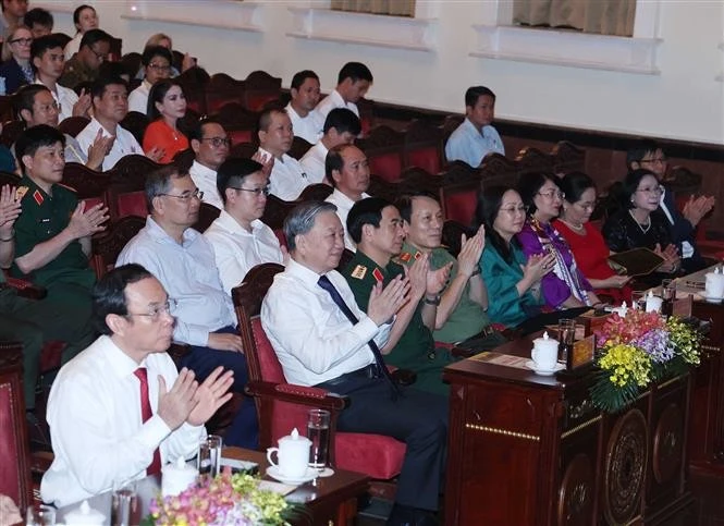 Party leader attends special concert celebrating national reunification anniversary