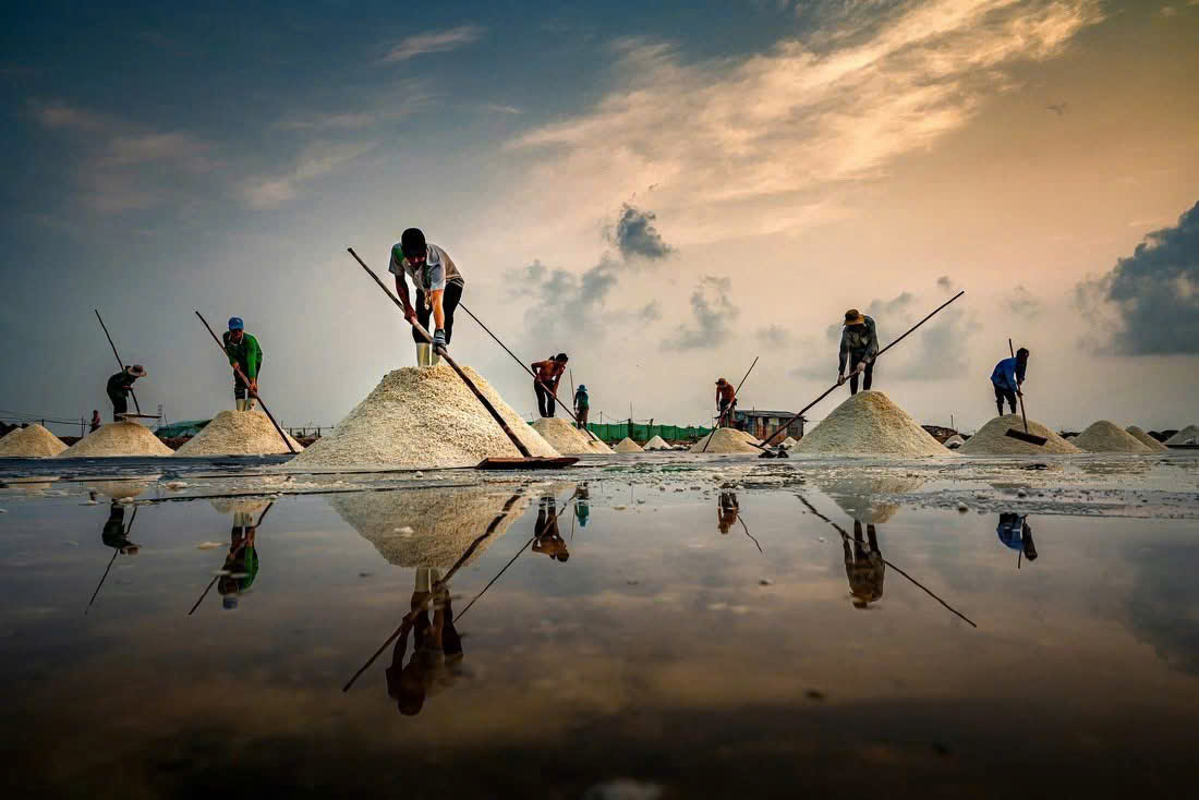 The collective economy leveraging the strength of readiness to merge