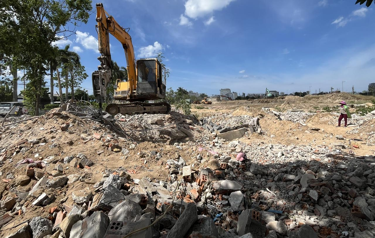 Urgently completing and promptly expediting site handover for major projects