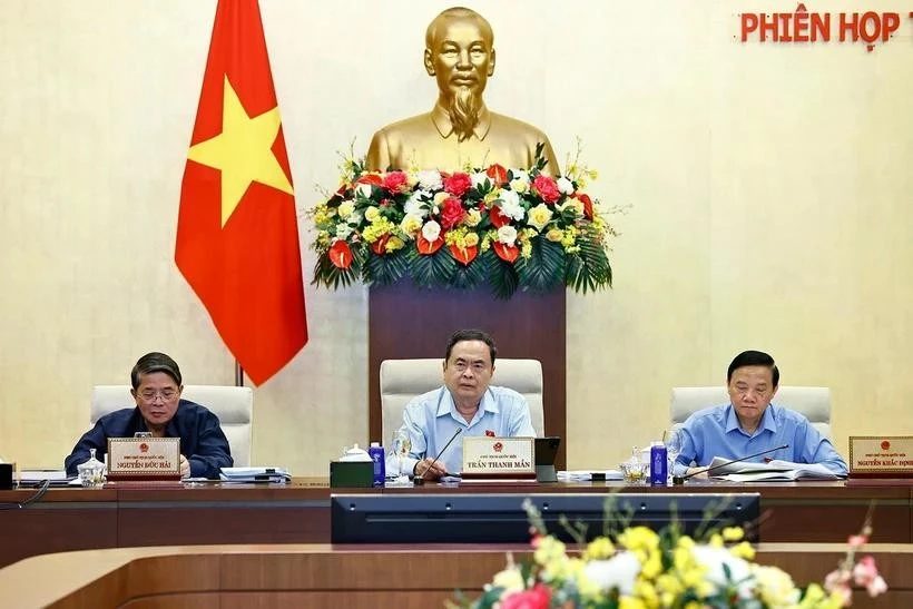 Top legislator stresses need to clarify jurisdiction of regional People's Courts