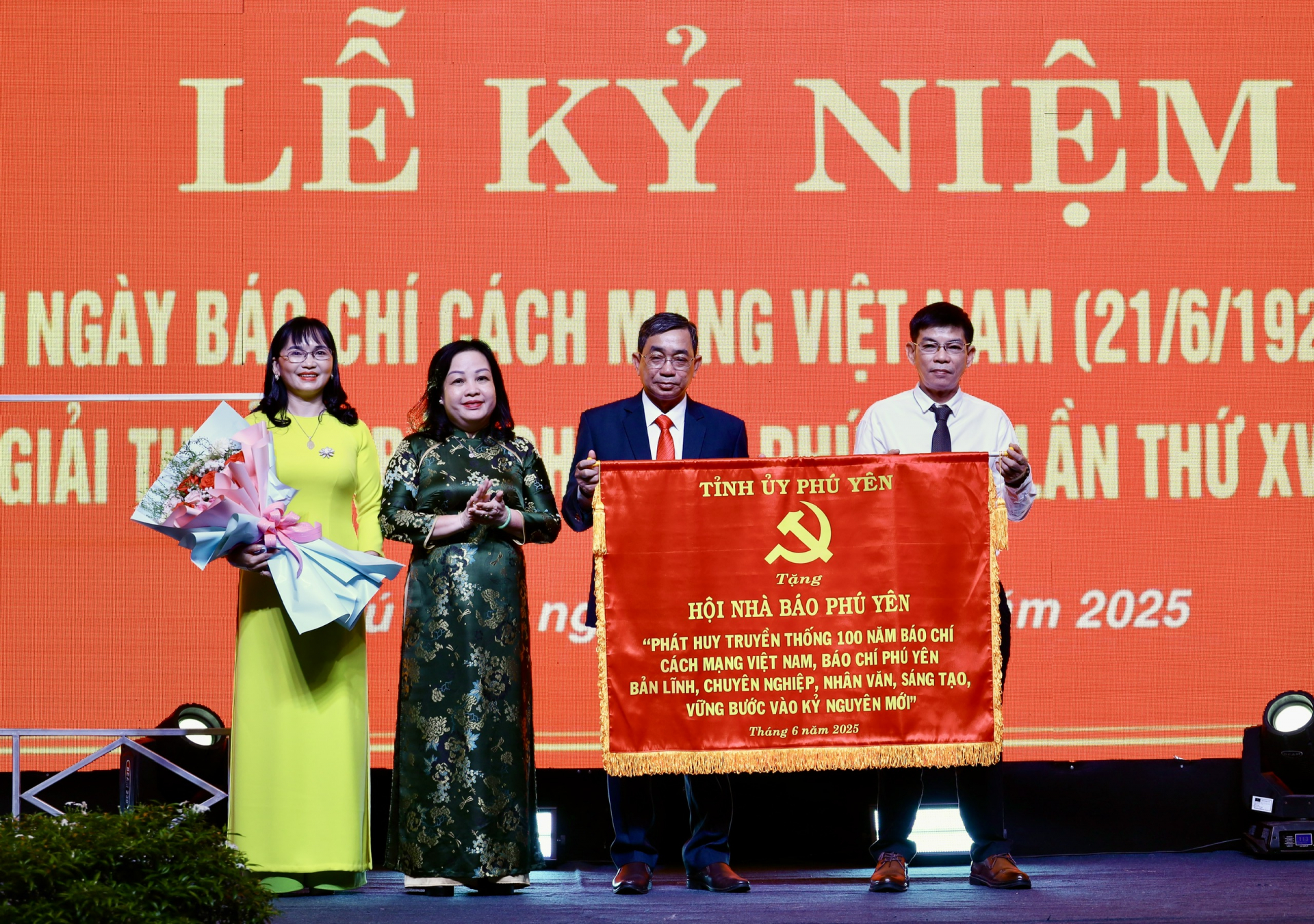 Solemnly celebrating the 100th anniversary of the Vietnam Revolutionary Press Day
