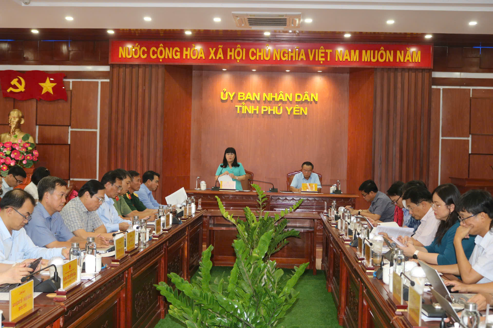 Ensuring continuity of operations during the streamlining apparatus and administrative unit